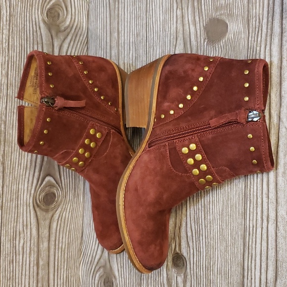 Sofft rustic red  suede with gold studs full zip low heel boots size 7.5 - Picture 6 of 8